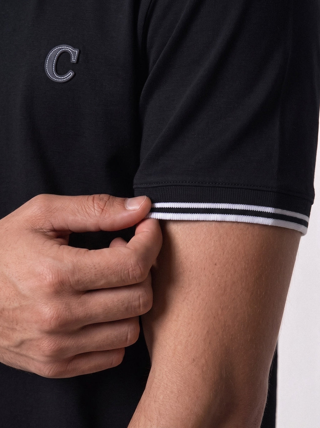 C Logo t-shirt Black — sleeve detail