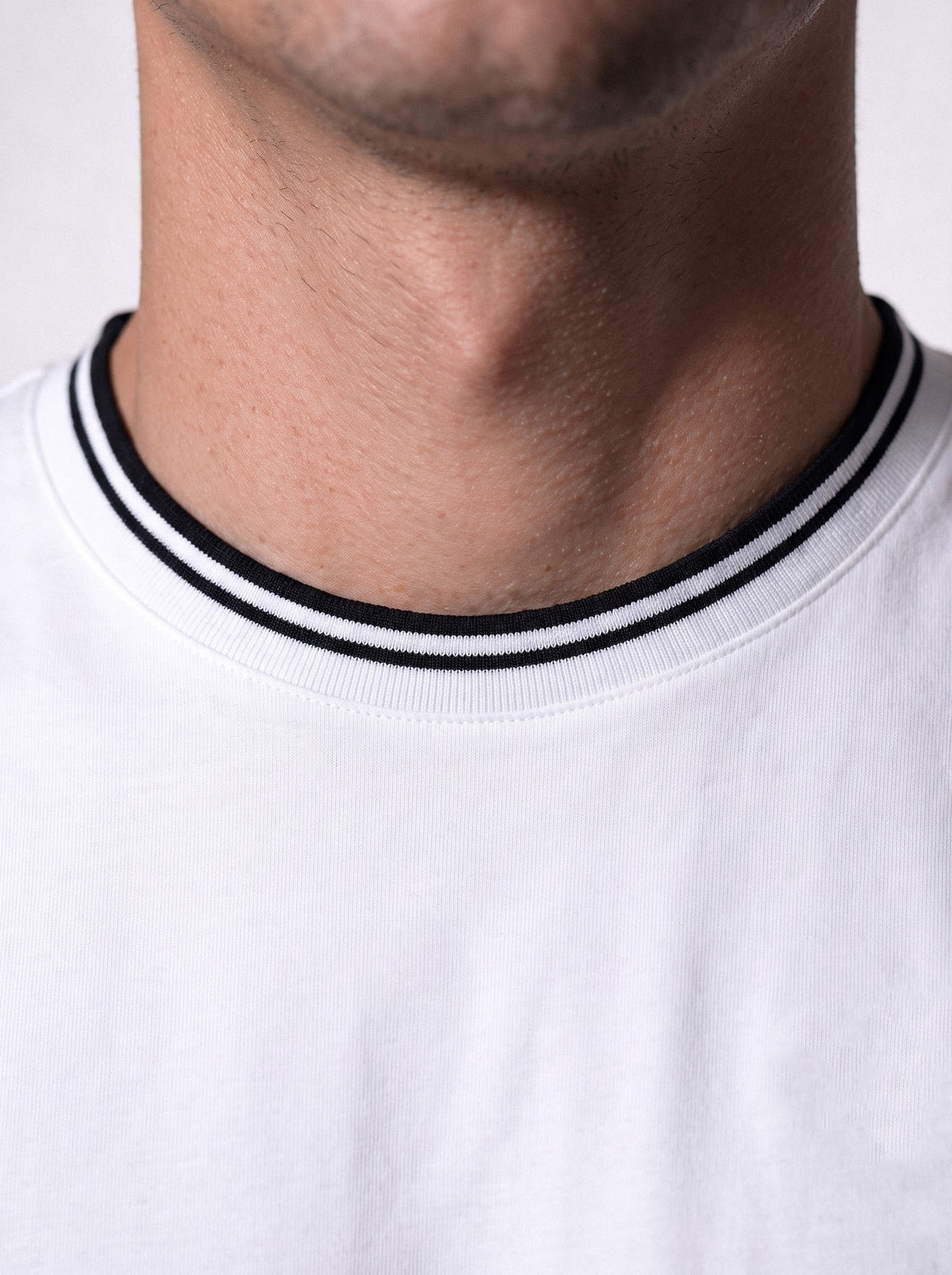 C Logo t-shirt White — collar detail